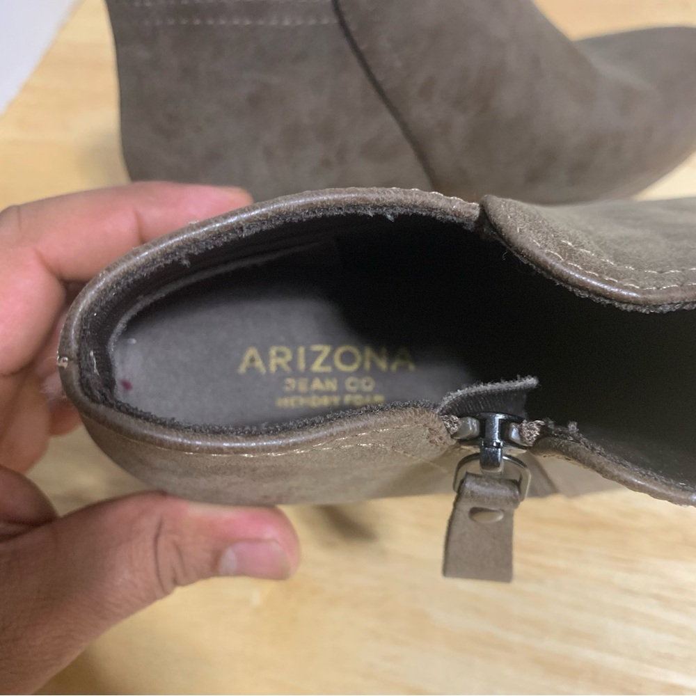 Arizona Ankle Bootie Sz 7 Faux Leather Side Zipper Memory Foam Comfort 1.5‎ Heel - Picture 4 of 6